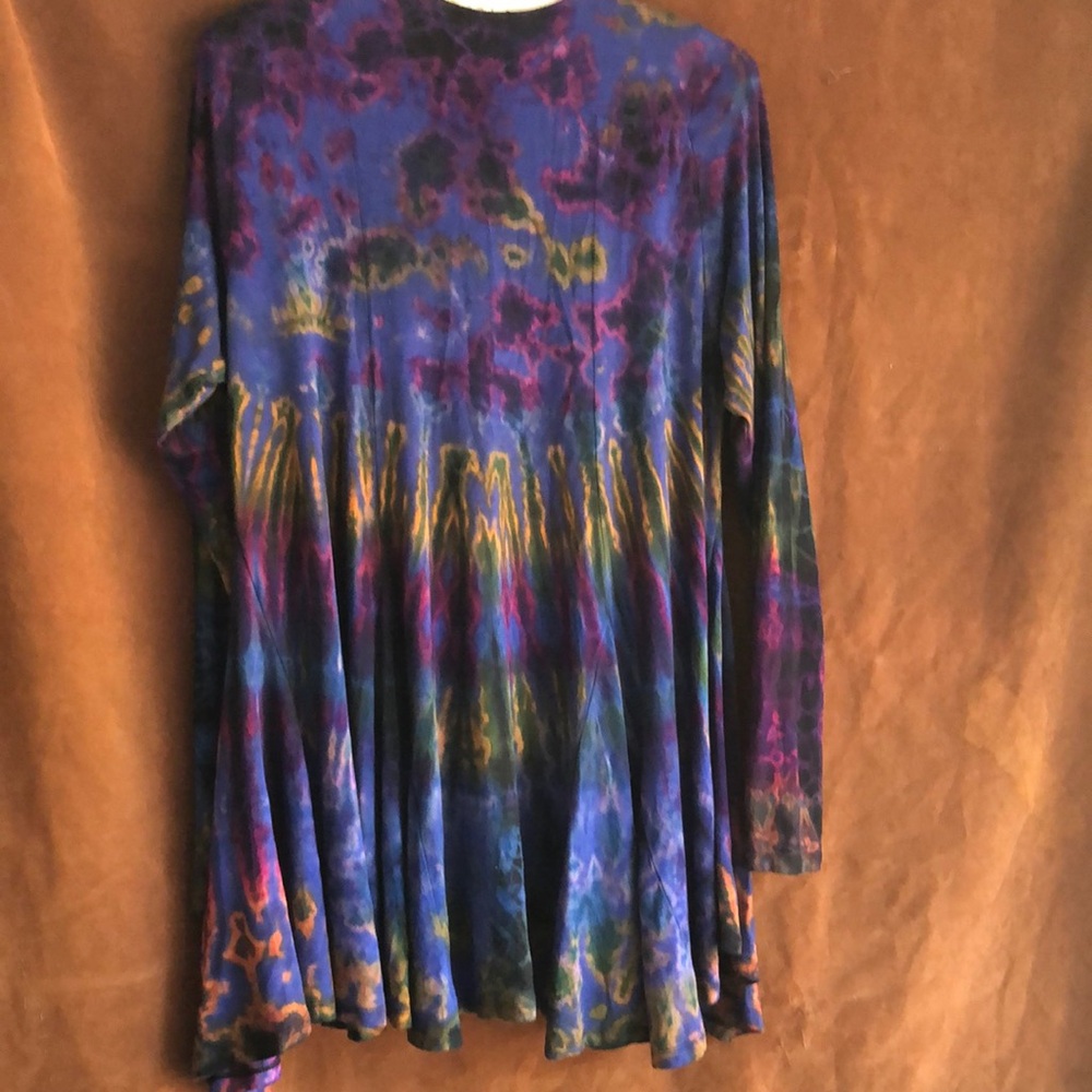 Open-Front Multicolor Tie-Dye Cardigan Sweater in Blue and Purple - Picture 2 of 4